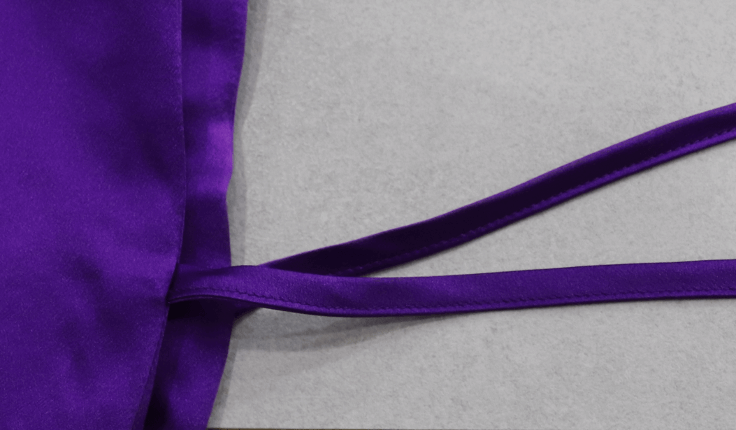 Zoomed in Image of waist ties attached Robe Sereine